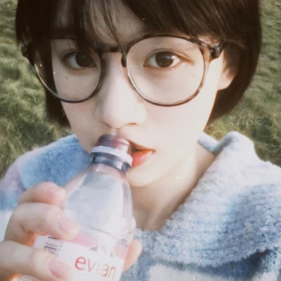 高清真人复古胶片女生头像